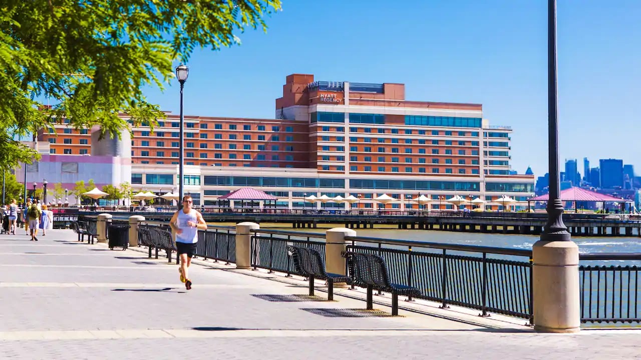 Hyatt-Regency-Jersey-City-On-The-Hudson-P177-Exterior.16x9